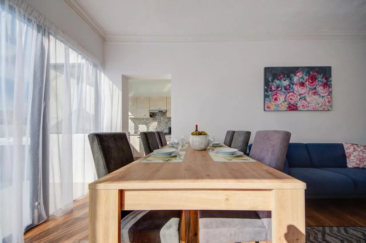 Fleur Court - Sliema 4 Bedroom Side Seaviews Apartments And Penthouse By Shortletsmalta